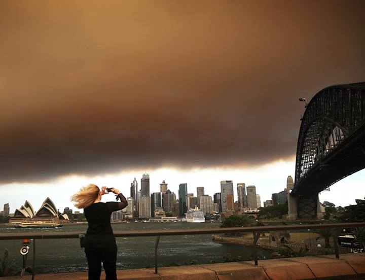 Smoke from a 200-mile fire front west of Sydney blankets the city