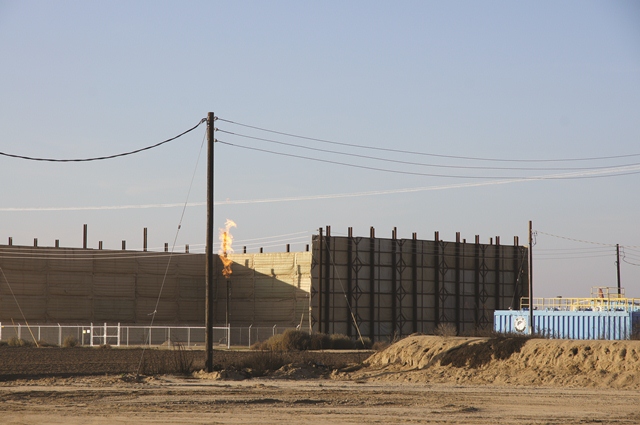 Most states don't require air quality monitoring in communities near oil and gas development sites despite some indication of air quality impacts in fence line communities Photo: Flickr/Sustainable Economies Law Center