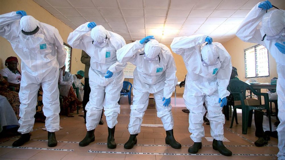 Training on the use of personal protective equipment. Photo: cdc.gov