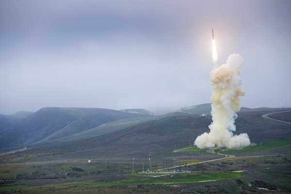 The Missile Defense Agency carried out a successful flight test of the Ground-Based Mid Course Defense. Image courtesy of the Los Angeles Times.