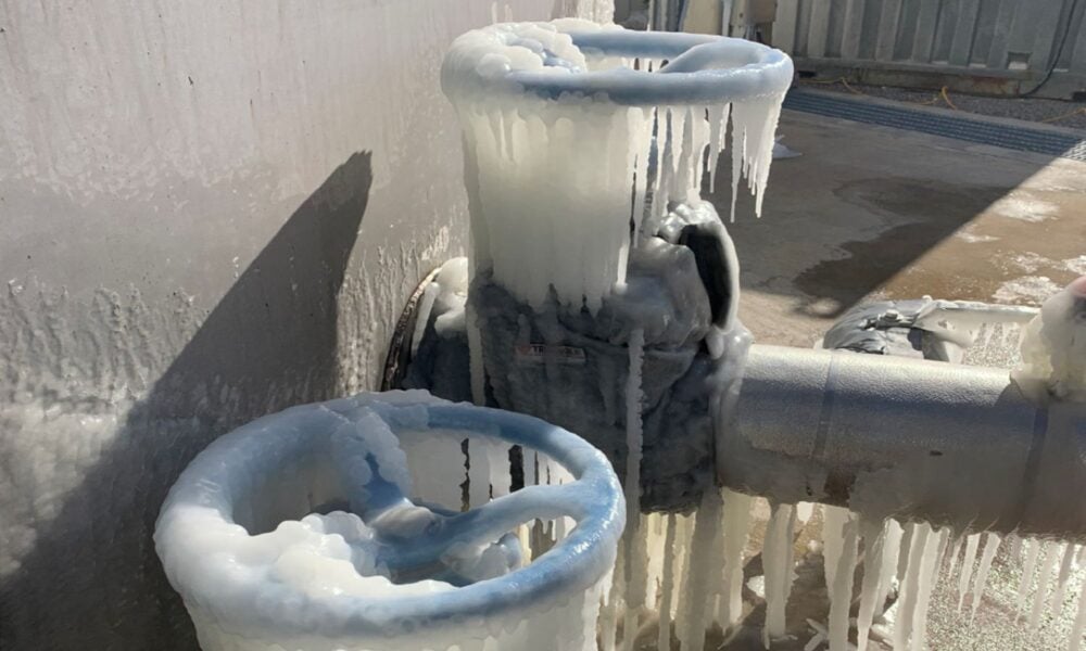 Durante la tormenta invernal Elliott en diciembre de 2022, algunas de las líneas de transmisión de gas de la Tennessee Valley Authority se congelaron, cortando el suministro de energía a los consumidores.