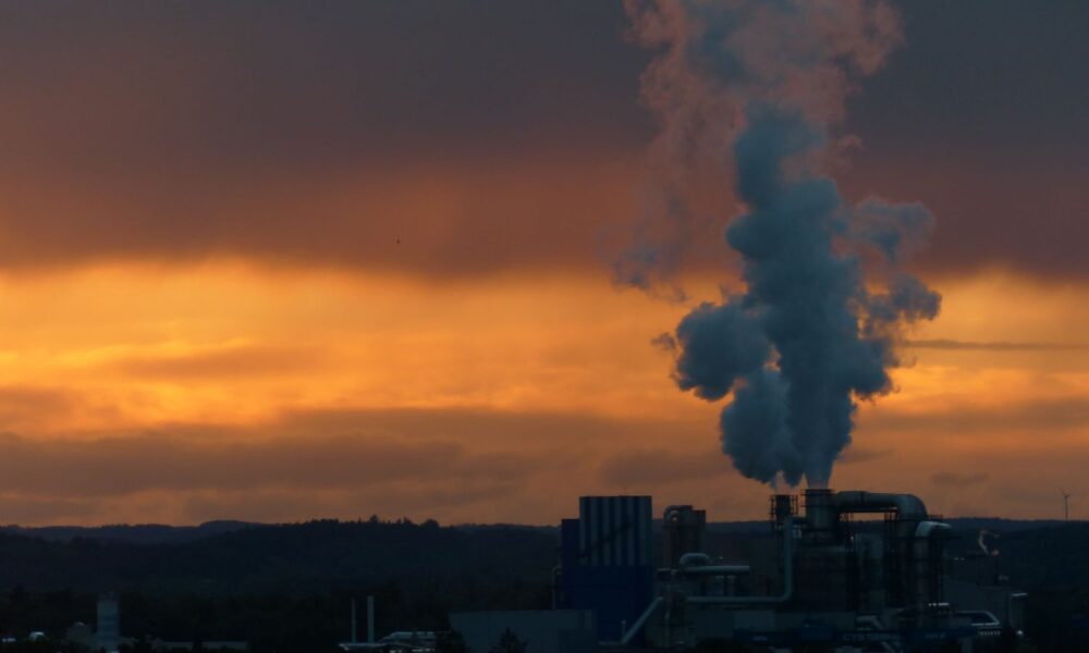 pollution from fossil gas plant