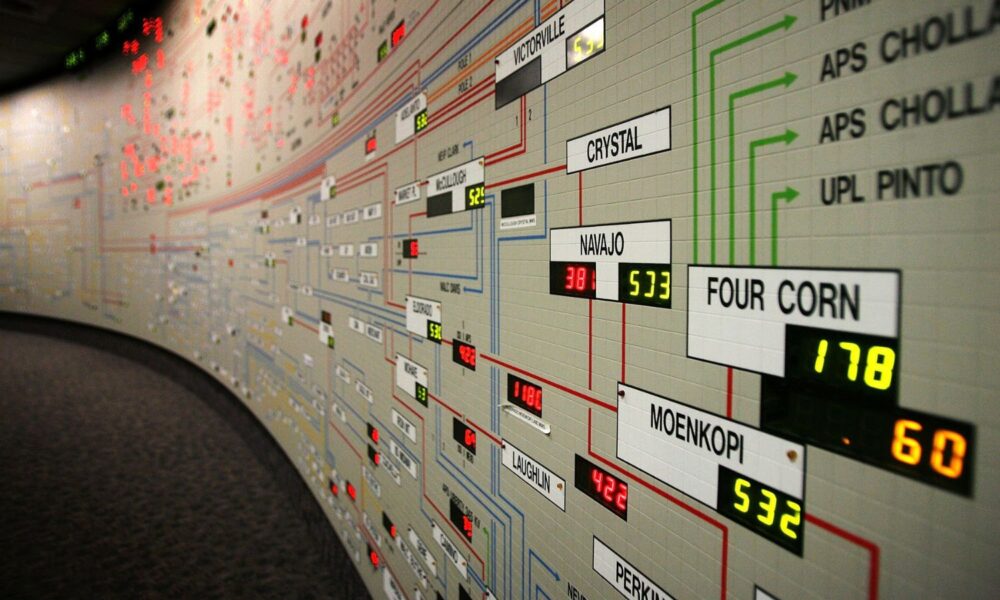 A dispatch board shows the distribution of the state's electricity at the California Independent System Operator (CAISO) Alhambra Control Center after a Stage 1 power emergency was announced in 2006.